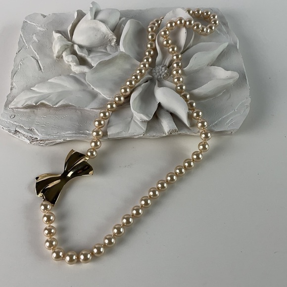 Vintage Champagne Pearls with Gold Bow Clasp - Picture 5 of 11